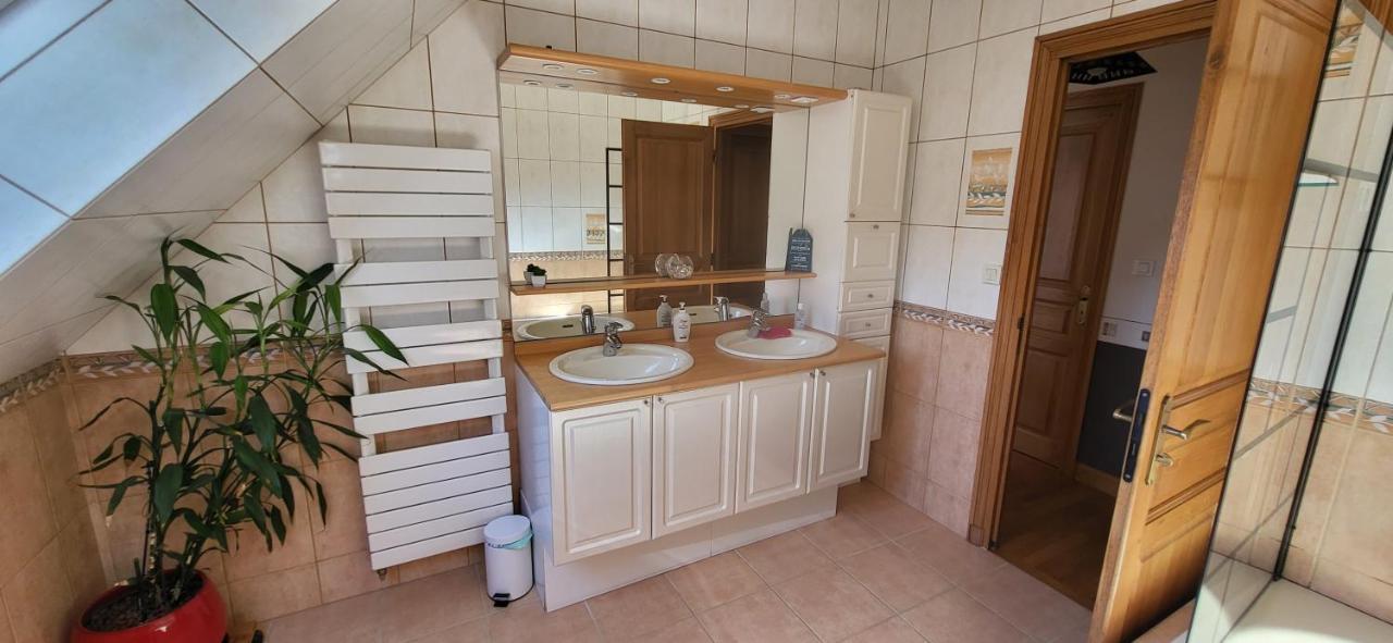 Grande chambre SDB privée avec balcon Lannion Extérieur photo
